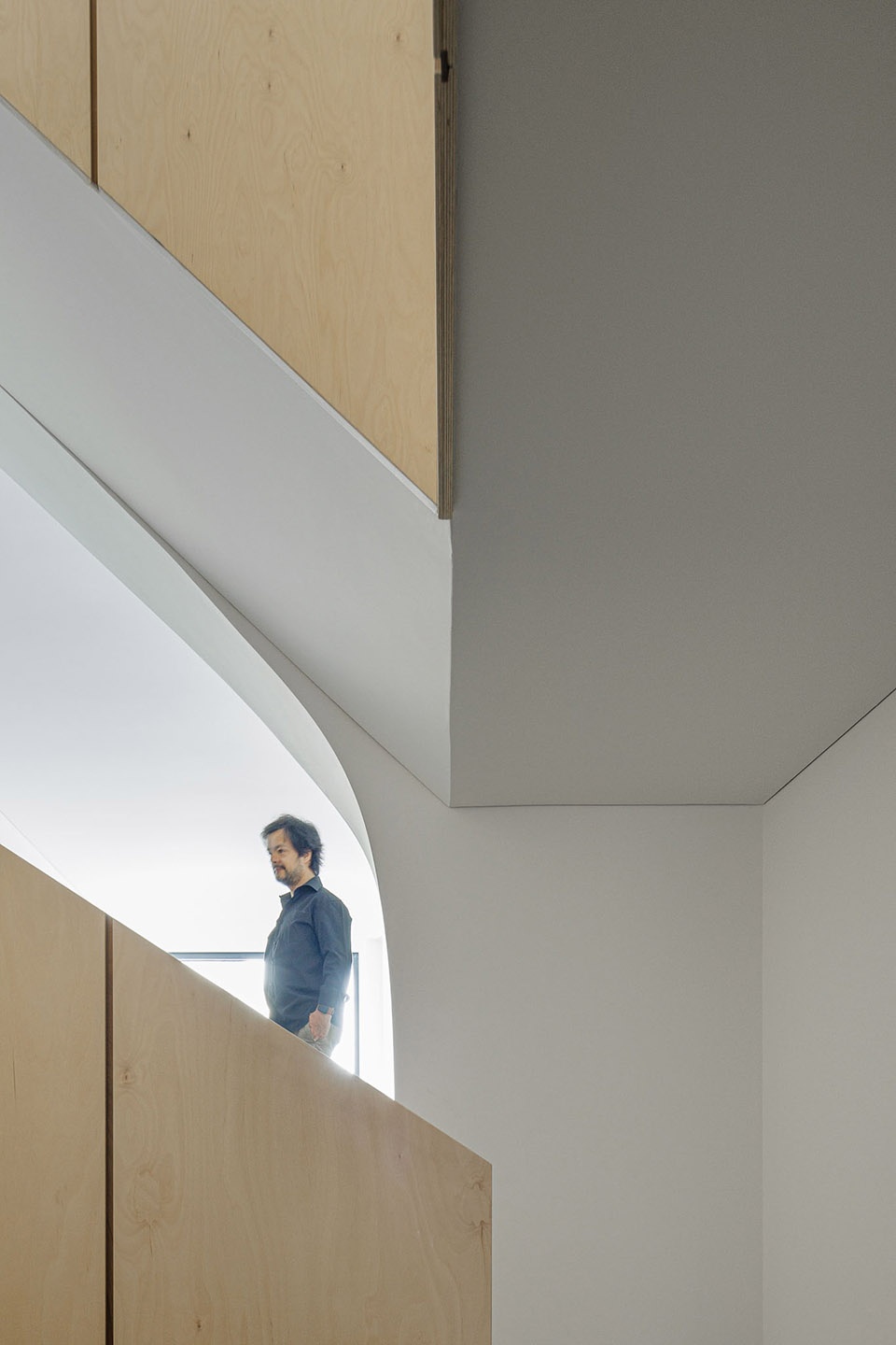 Casa Vertical by Ivo Tavares Studio