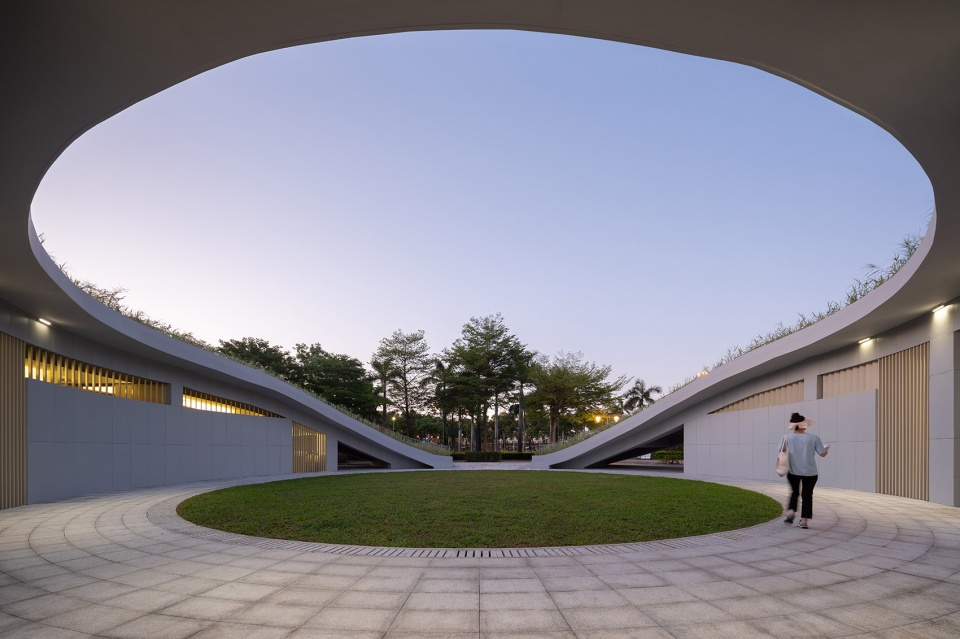 Design of Public Toilet in Shenzhen Bay Haifeng Sports Square China by CCDI GROUP 21 STUDIO