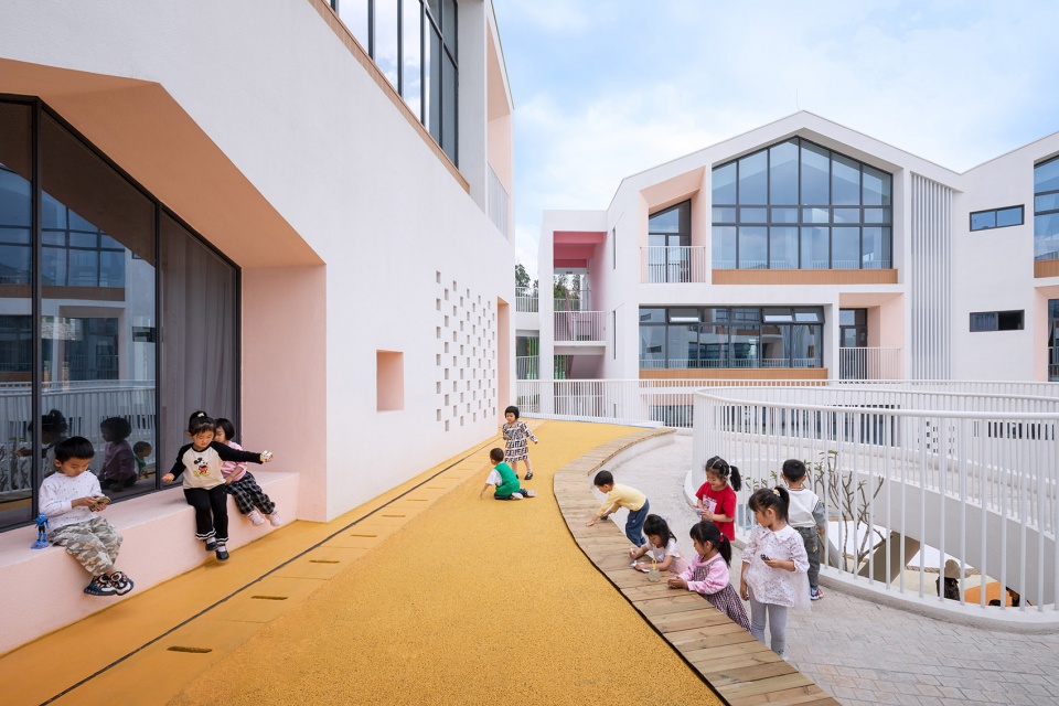 The southern branch of the Simao District Kindergarten by Tao Zhi Studio Architectural Design and Research Institute of SCUT