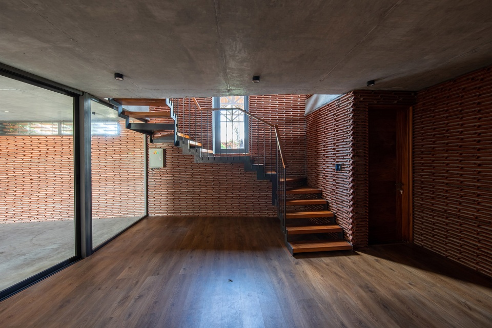 Tile Nest by H P Architects
