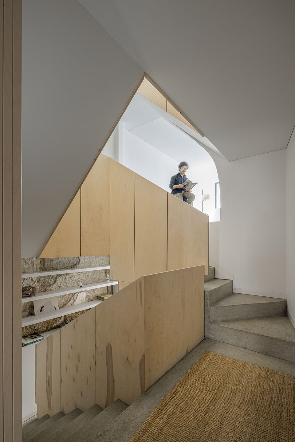 Casa Vertical by Ivo Tavares Studio