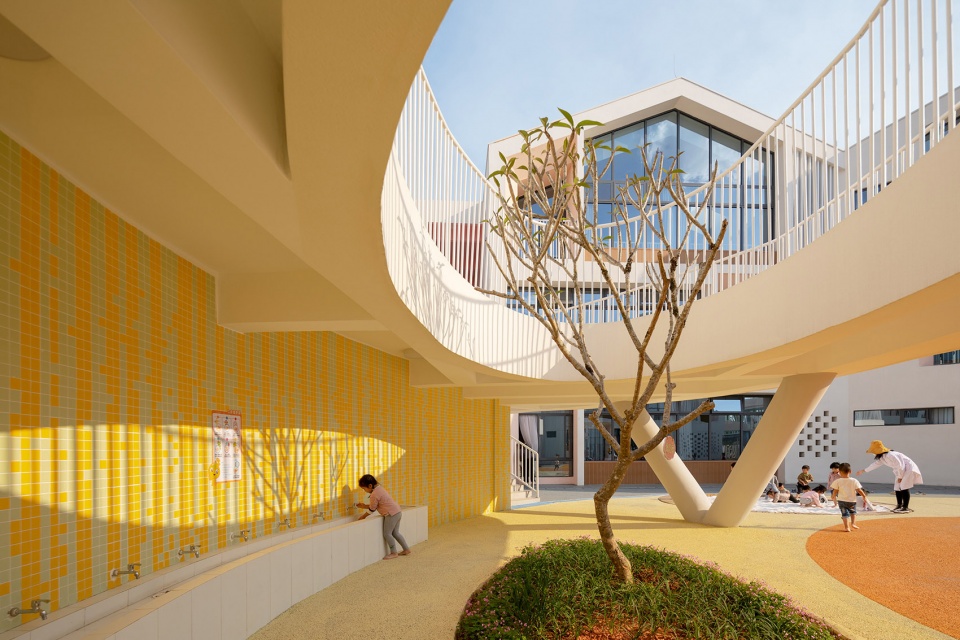 The southern branch of the Simao District Kindergarten by Tao Zhi Studio Architectural Design and Research Institute of SCUT