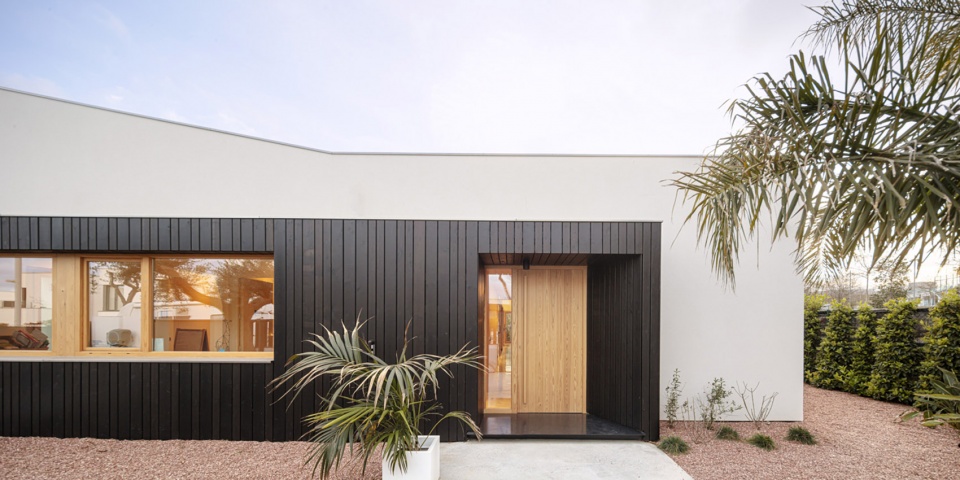GV house by Alventosa Morell Arquitectes