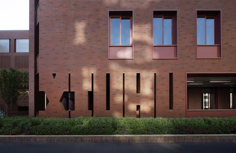 Yiwu Xiuhu Primary School expansion project China by JIUMI Design