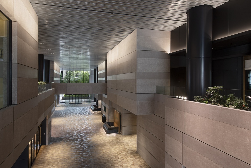 Hibiya Fort Tower by Nikken Sekkei Ltd