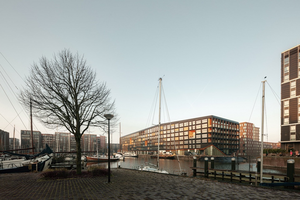 jonas building by orange architects