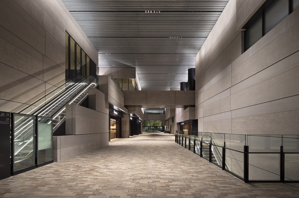 Hibiya Fort Tower by Nikken Sekkei Ltd
