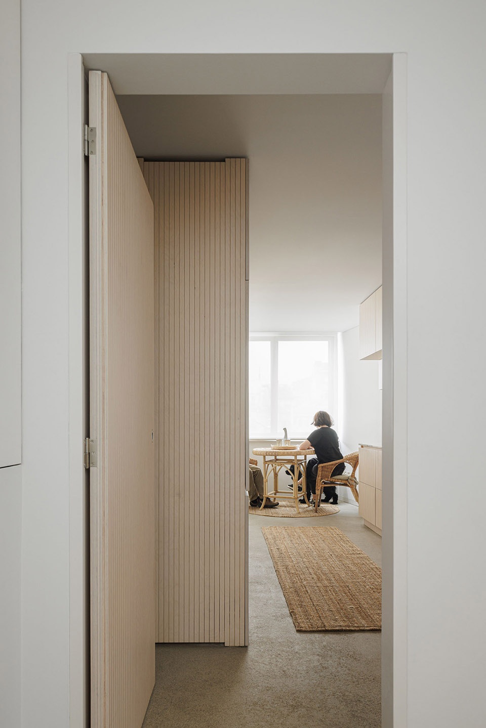 Casa Vertical by Ivo Tavares Studio