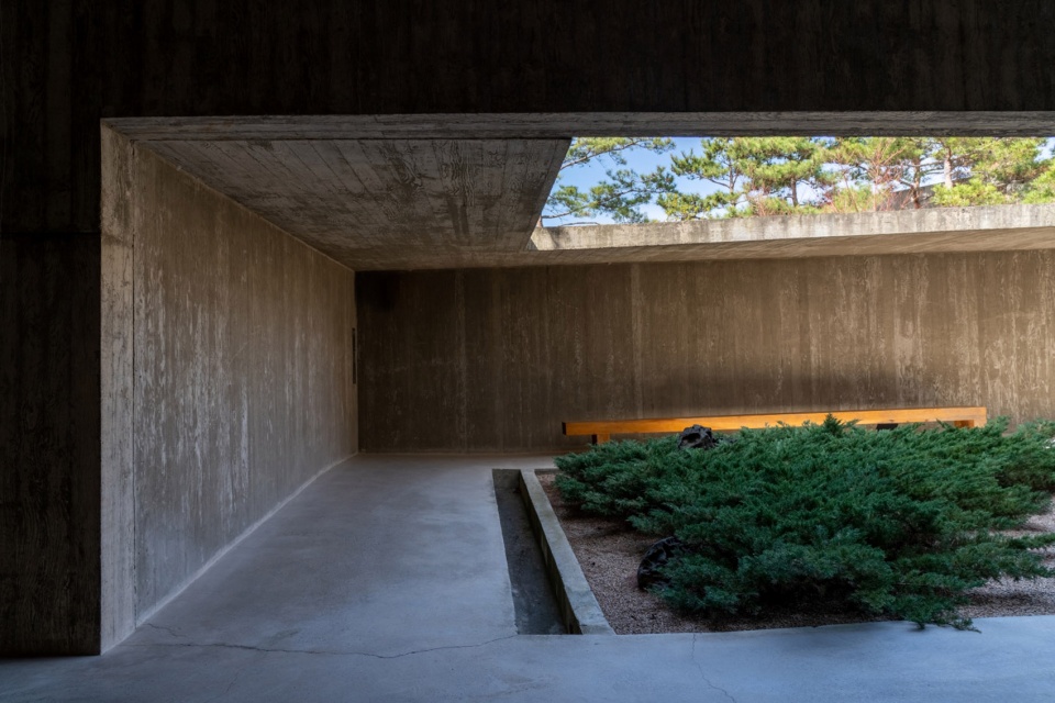 Sayuwon park pavilions by Alvaro Siza Photography by William Mulvihill