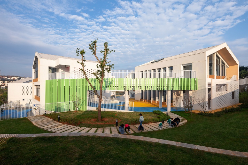The southern branch of the Simao District Kindergarten by Tao Zhi Studio Architectural Design and Research Institute of SCUT