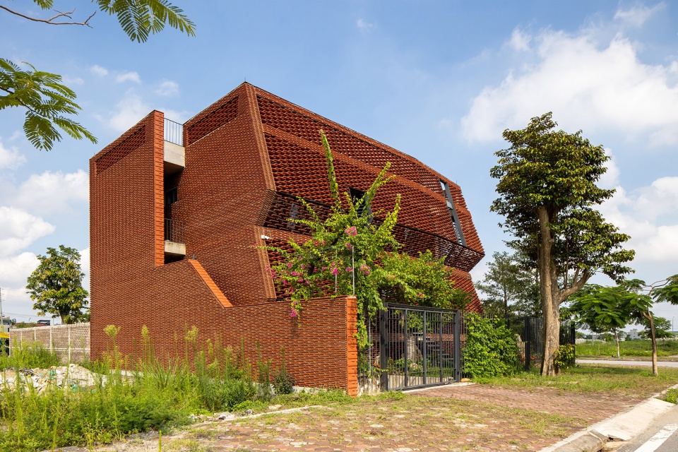 Tile Nest by H P Architects
