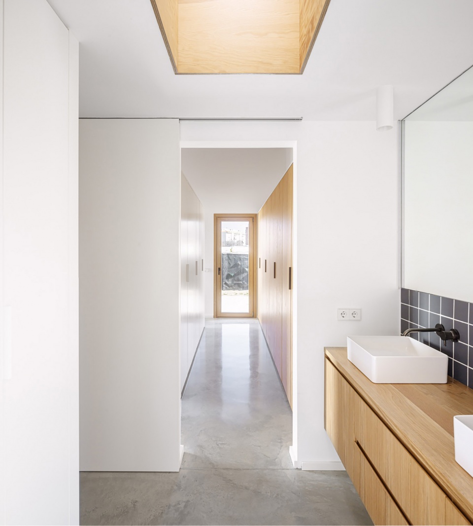 GV house by Alventosa Morell Arquitectes