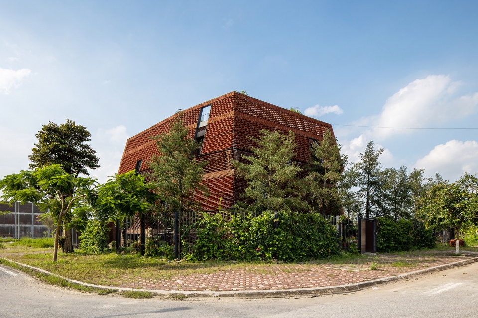 Tile Nest by H P Architects