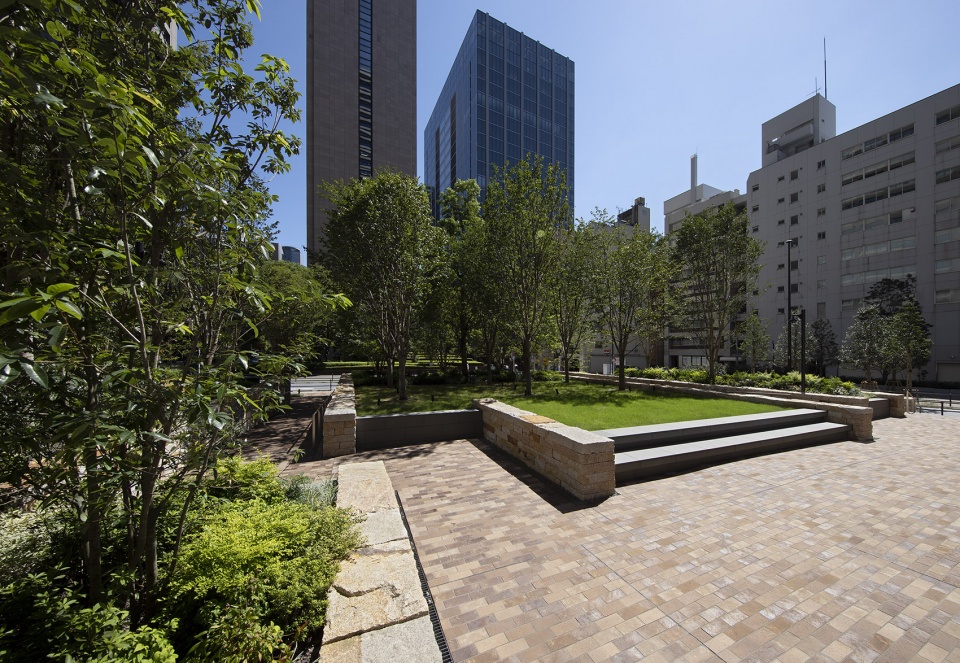 Hibiya Fort Tower by Nikken Sekkei Ltd