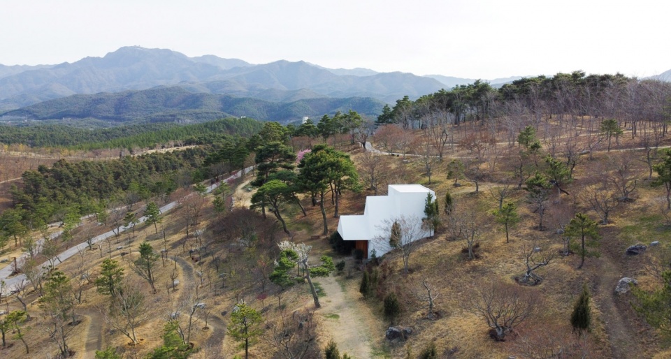 Sayuwon park pavilions by Alvaro Siza Photography by William Mulvihill