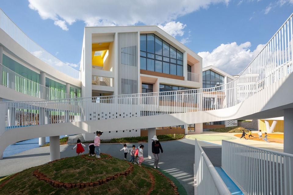The southern branch of the Simao District Kindergarten by Tao Zhi Studio Architectural Design and Research Institute of SCUT