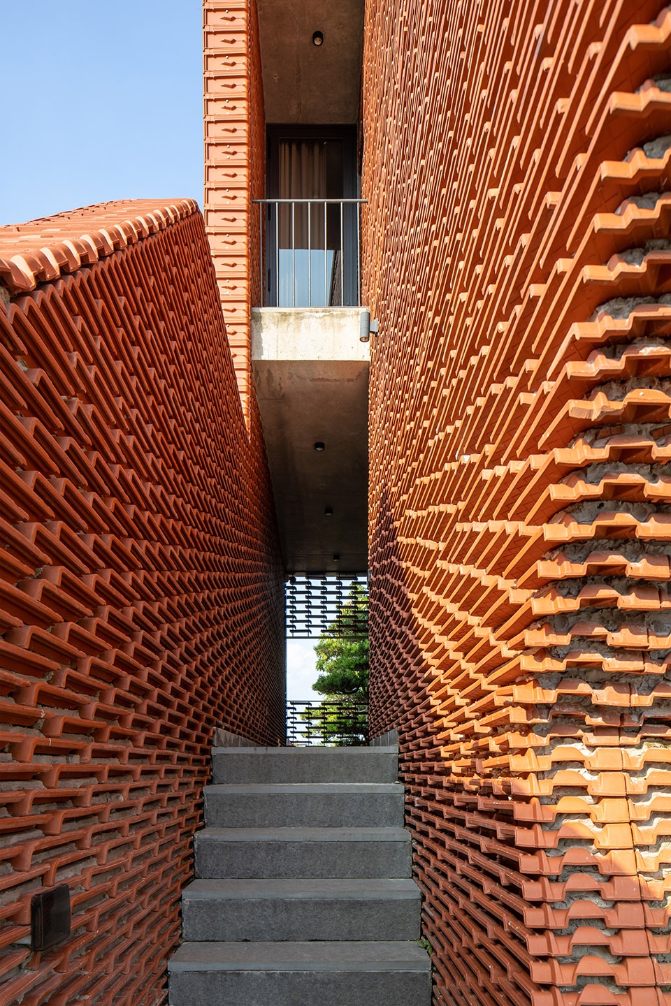 Tile Nest by H P Architects