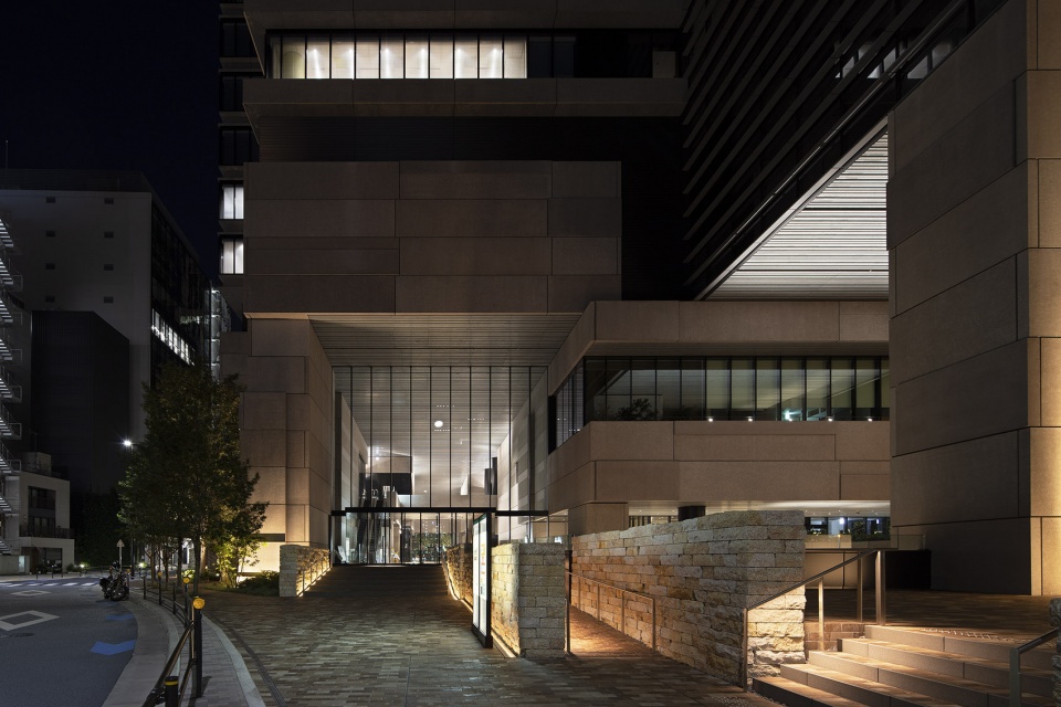 Hibiya Fort Tower by Nikken Sekkei Ltd