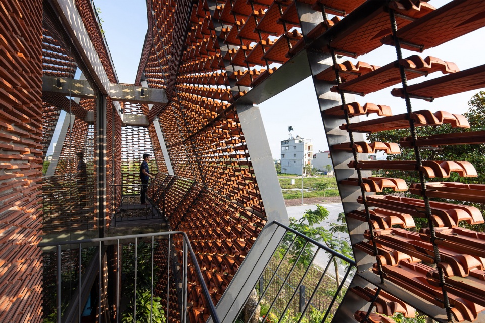 Tile Nest by H P Architects