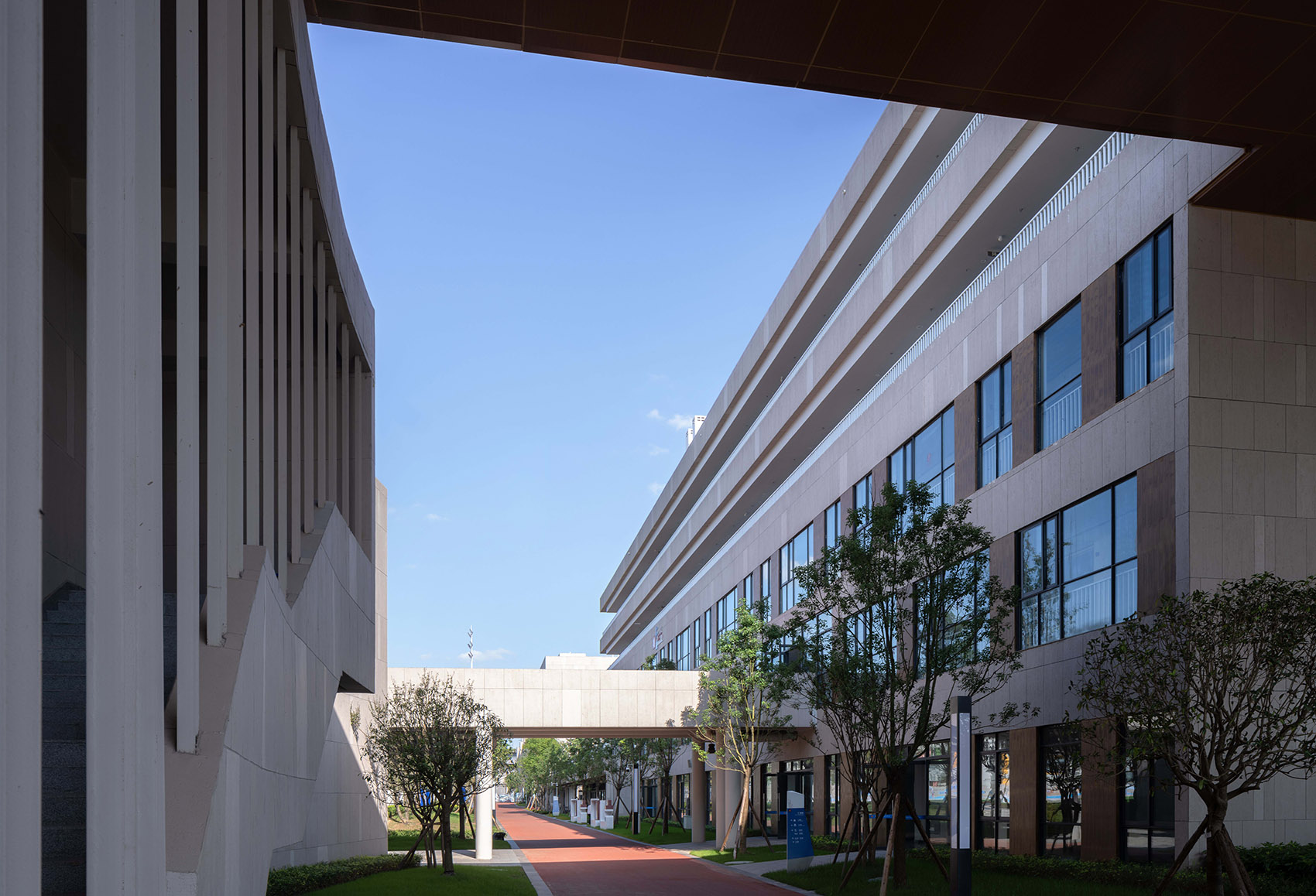 Renshou Campus of Chengdu Foreign Language School by Rong Zhaohui