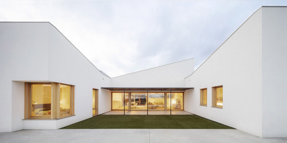 GV house by Alventosa Morell Arquitectes