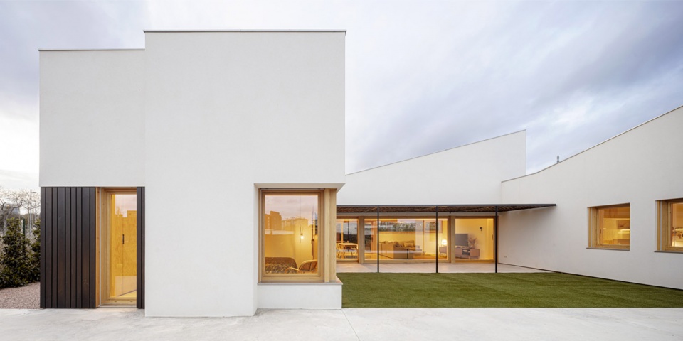 GV house by Alventosa Morell Arquitectes