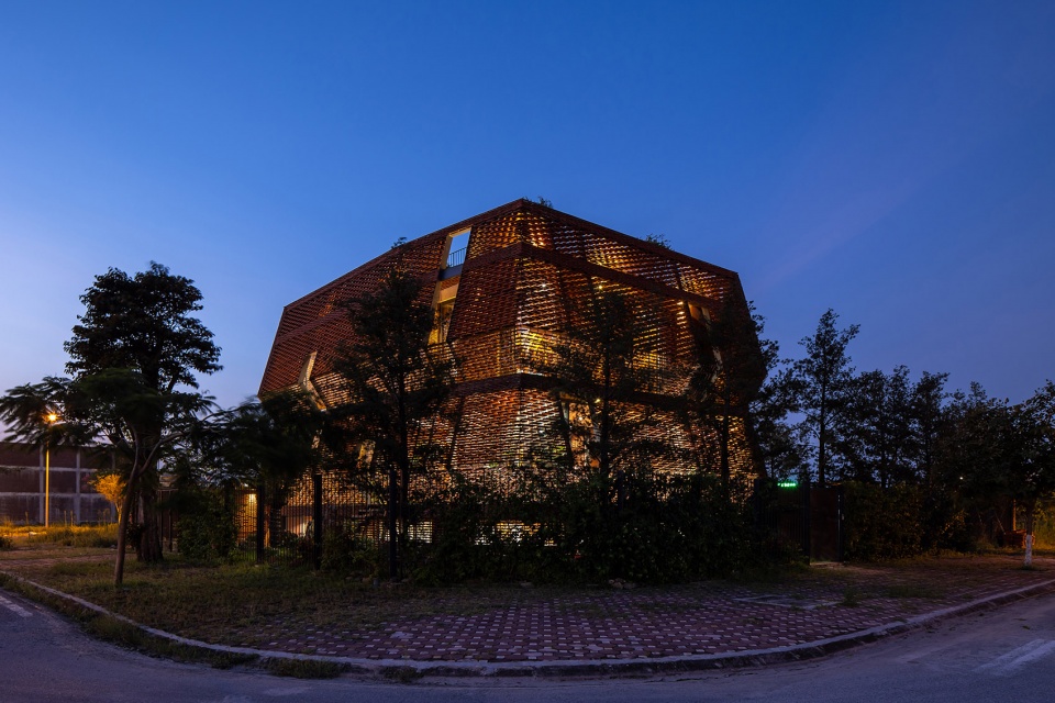 Tile Nest by H P Architects