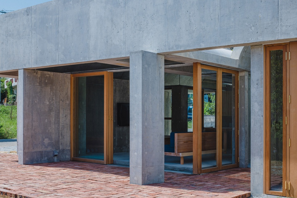 house in shikenbaru by studio cochi architects