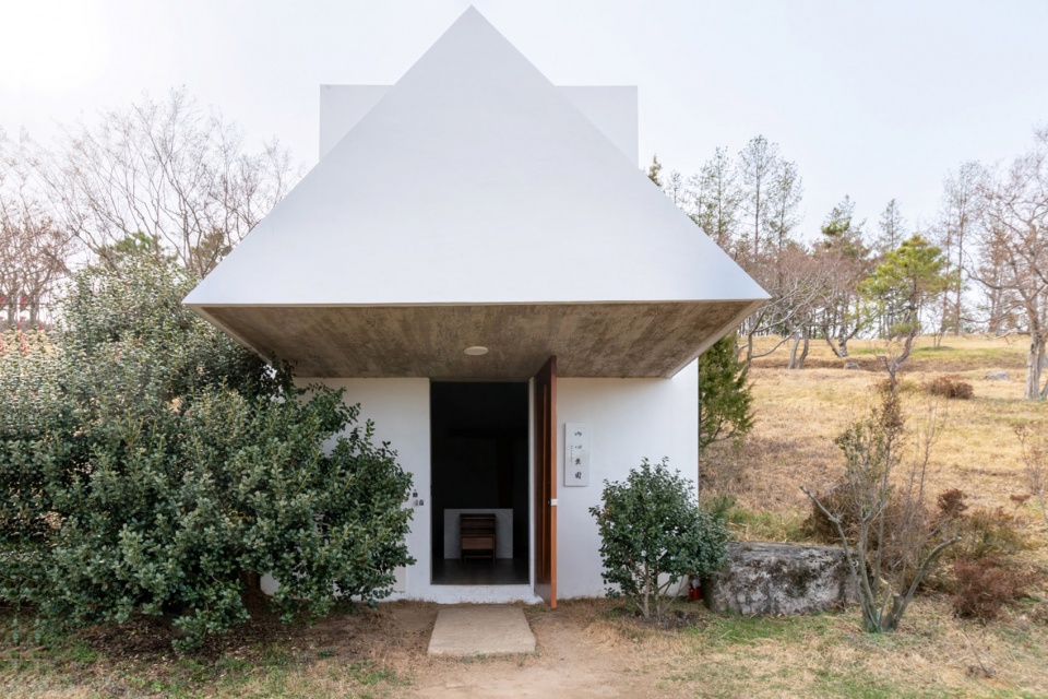Sayuwon park pavilions by Alvaro Siza Photography by William Mulvihill