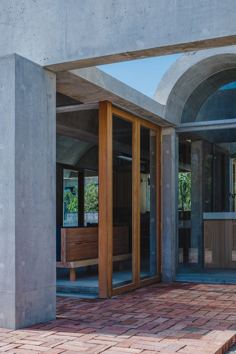 house in shikenbaru by studio cochi architects