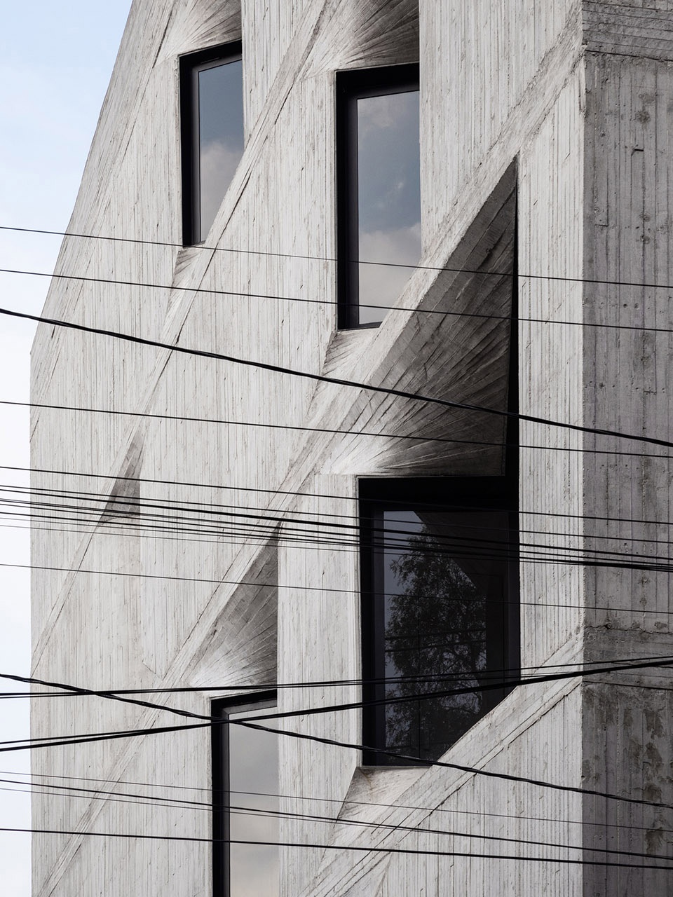 DL1310 by Michan Architecture x8h