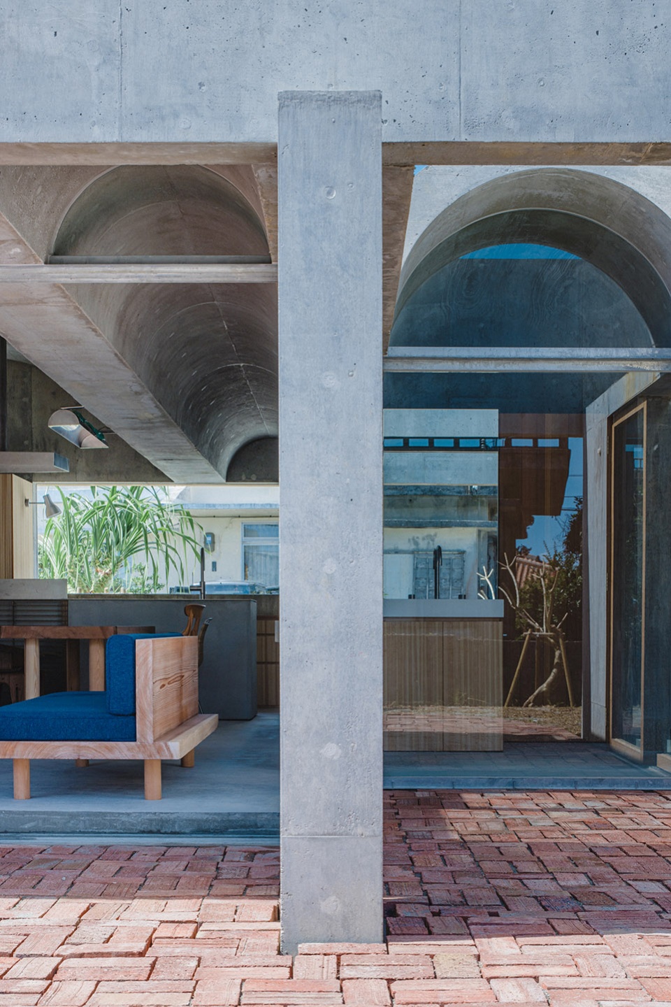 house in shikenbaru by studio cochi architects