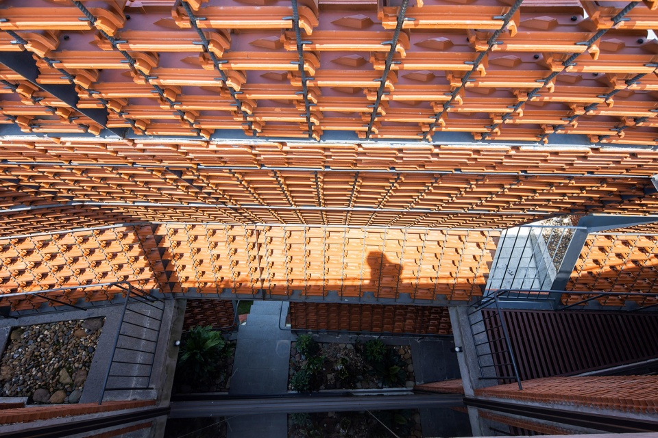 Tile Nest by H P Architects