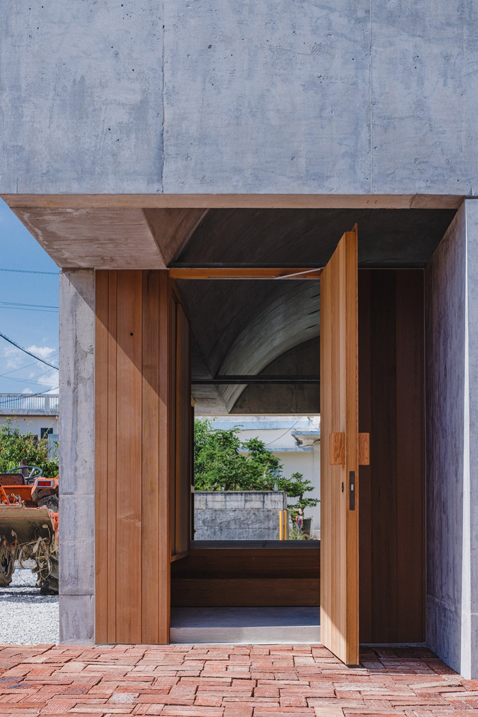 house in shikenbaru by studio cochi architects