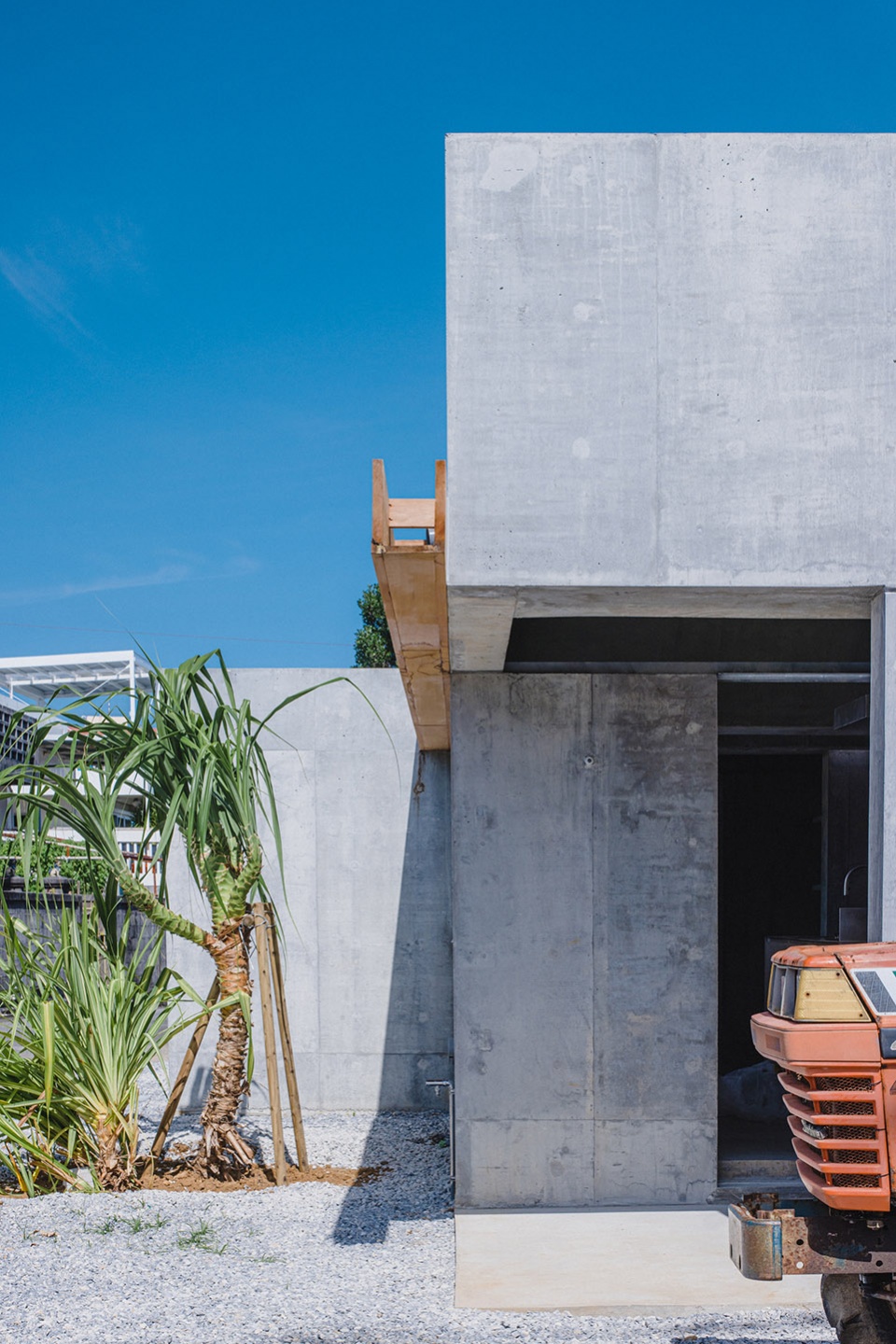 house in shikenbaru by studio cochi architects