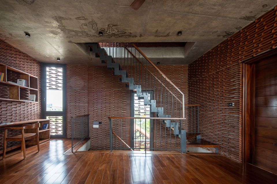 Tile Nest by H P Architects
