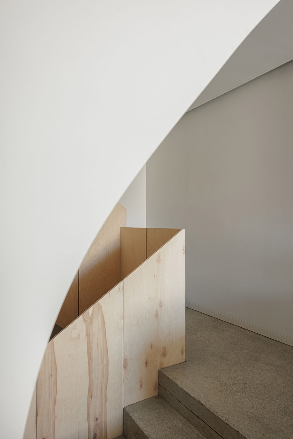 Casa Vertical by Ivo Tavares Studio