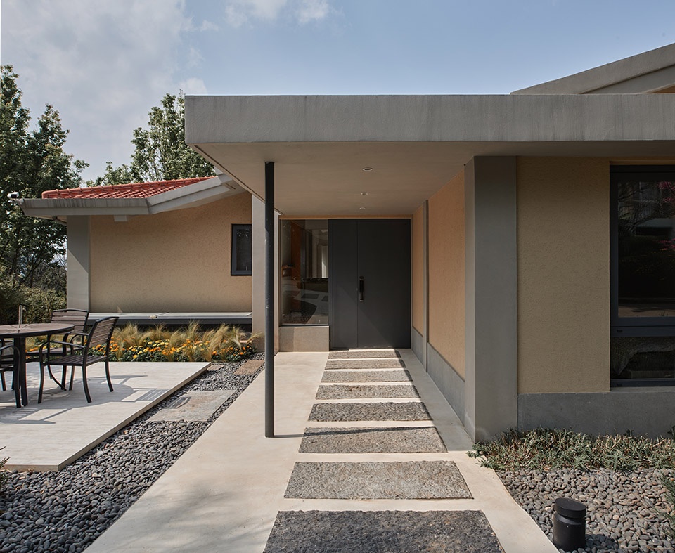 House Rooted in the Soil China by KiKi ARCHi