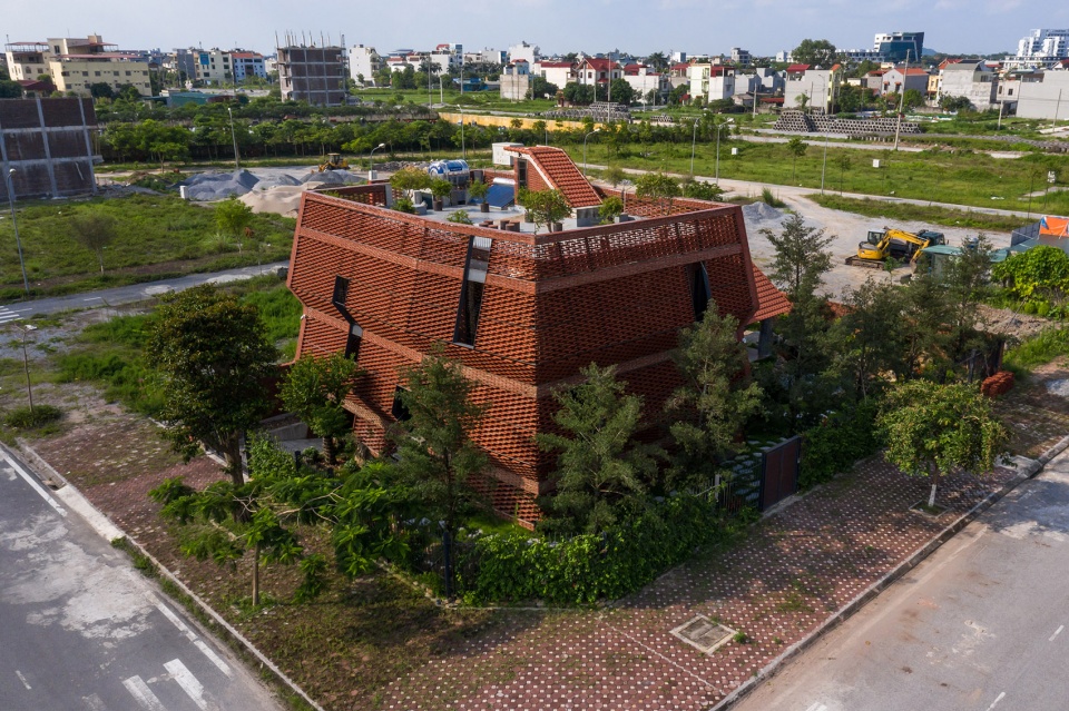 Tile Nest by H P Architects