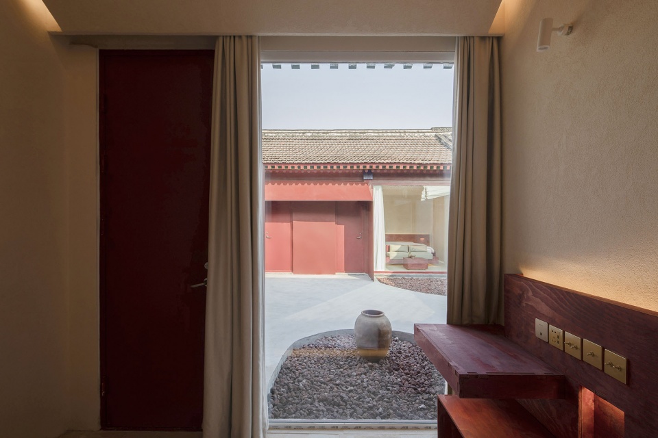 由西厢房看向院子,View from the west wing towards the courtyard