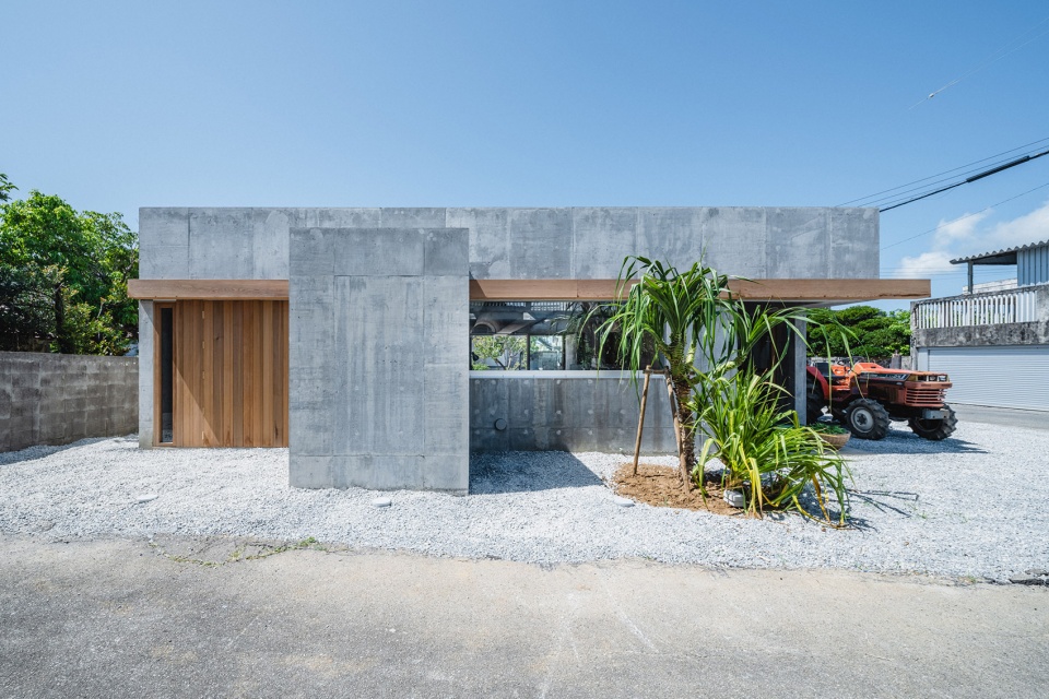house in shikenbaru by studio cochi architects