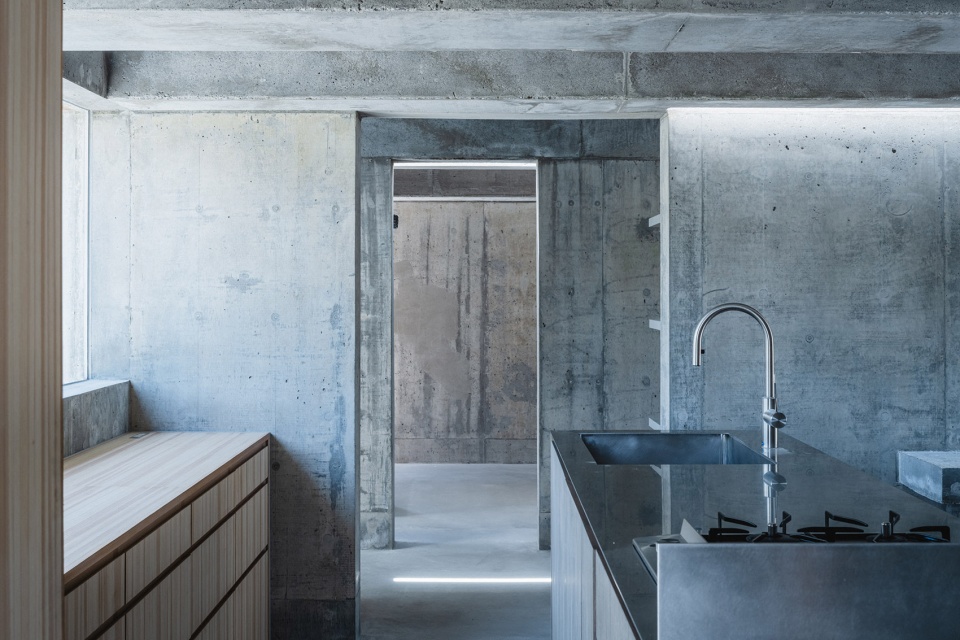 house in shikenbaru by studio cochi architects