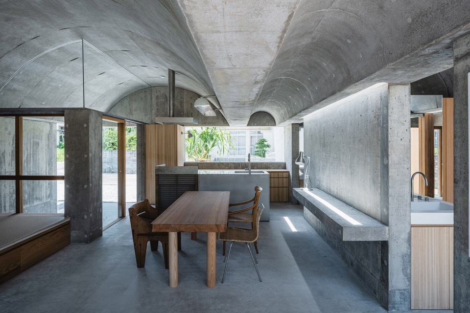 house in shikenbaru by studio cochi architects