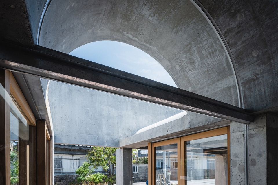 house in shikenbaru by studio cochi architects