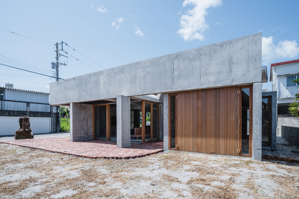 house in shikenbaru by studio cochi architects