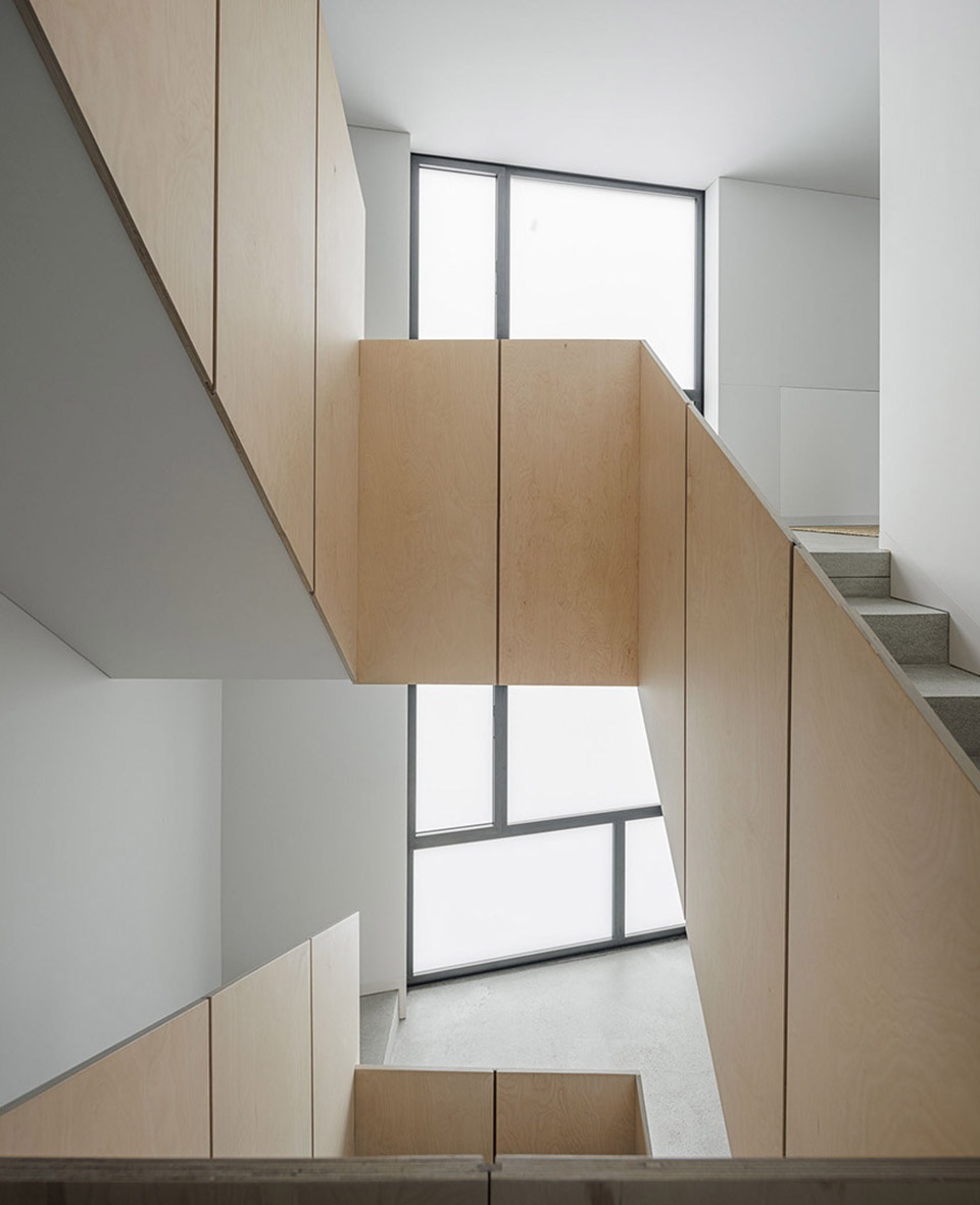 Casa Vertical by Ivo Tavares Studio vba
