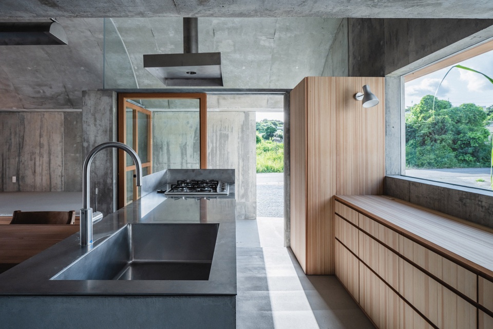 house in shikenbaru by studio cochi architects