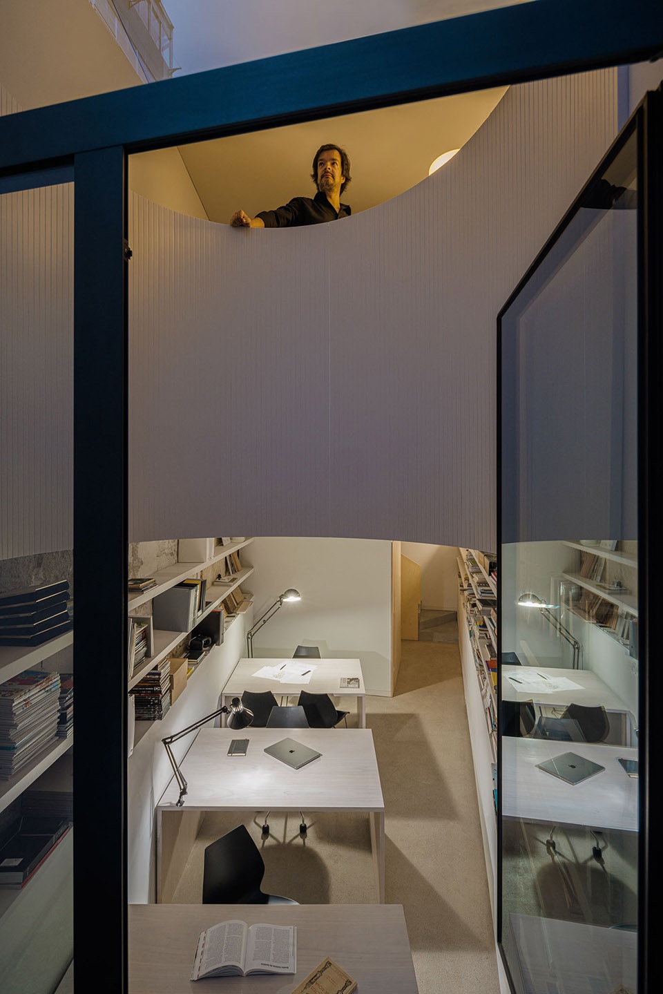 Casa Vertical by Ivo Tavares Studio
