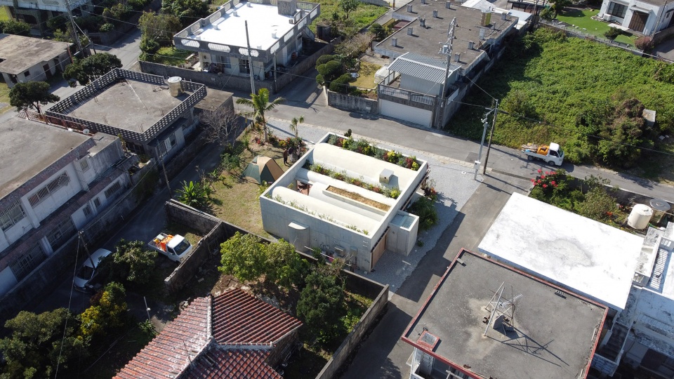 house in shikenbaru by studio cochi architects