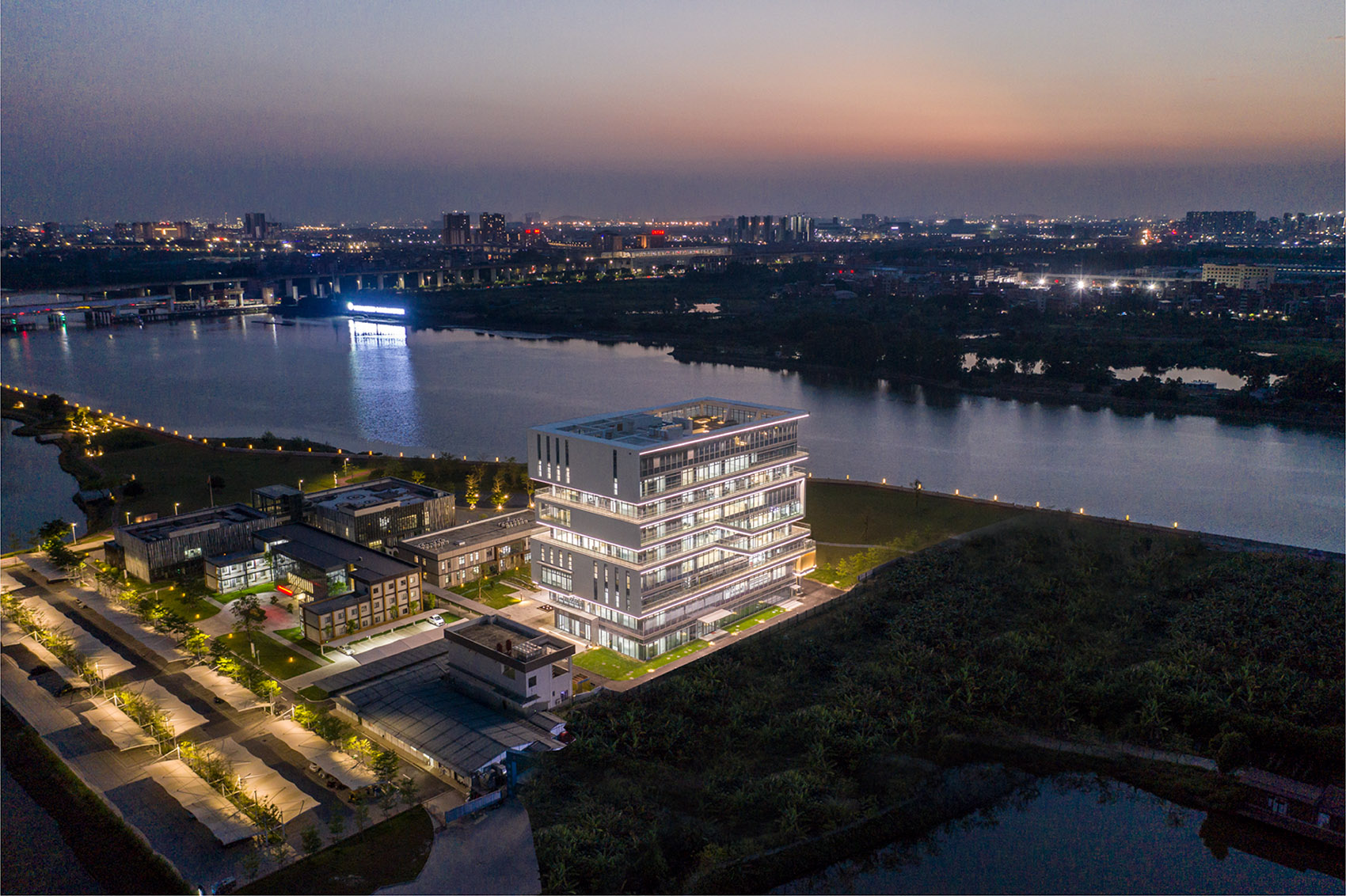 No.5 Research Building of Dongguan Shuixiang Science and Technology Innovation Center by SLDIC 